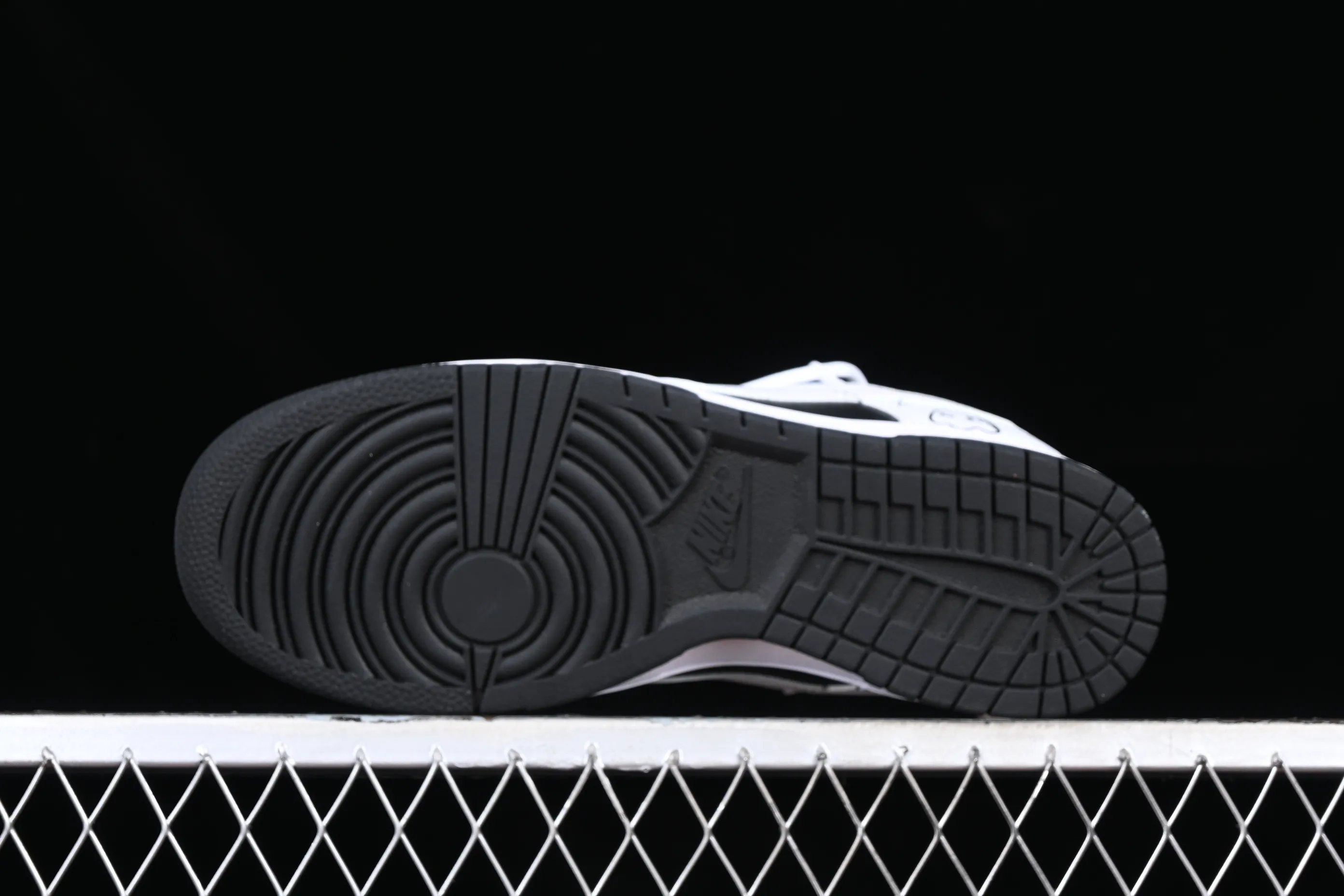 All categories Nk SB Dunk series Nk SB Dunk Low low-top sneakers Nk Dunk Low Reverse Panda-Little Monster SB strap low-top casual sneakers DD1391-100